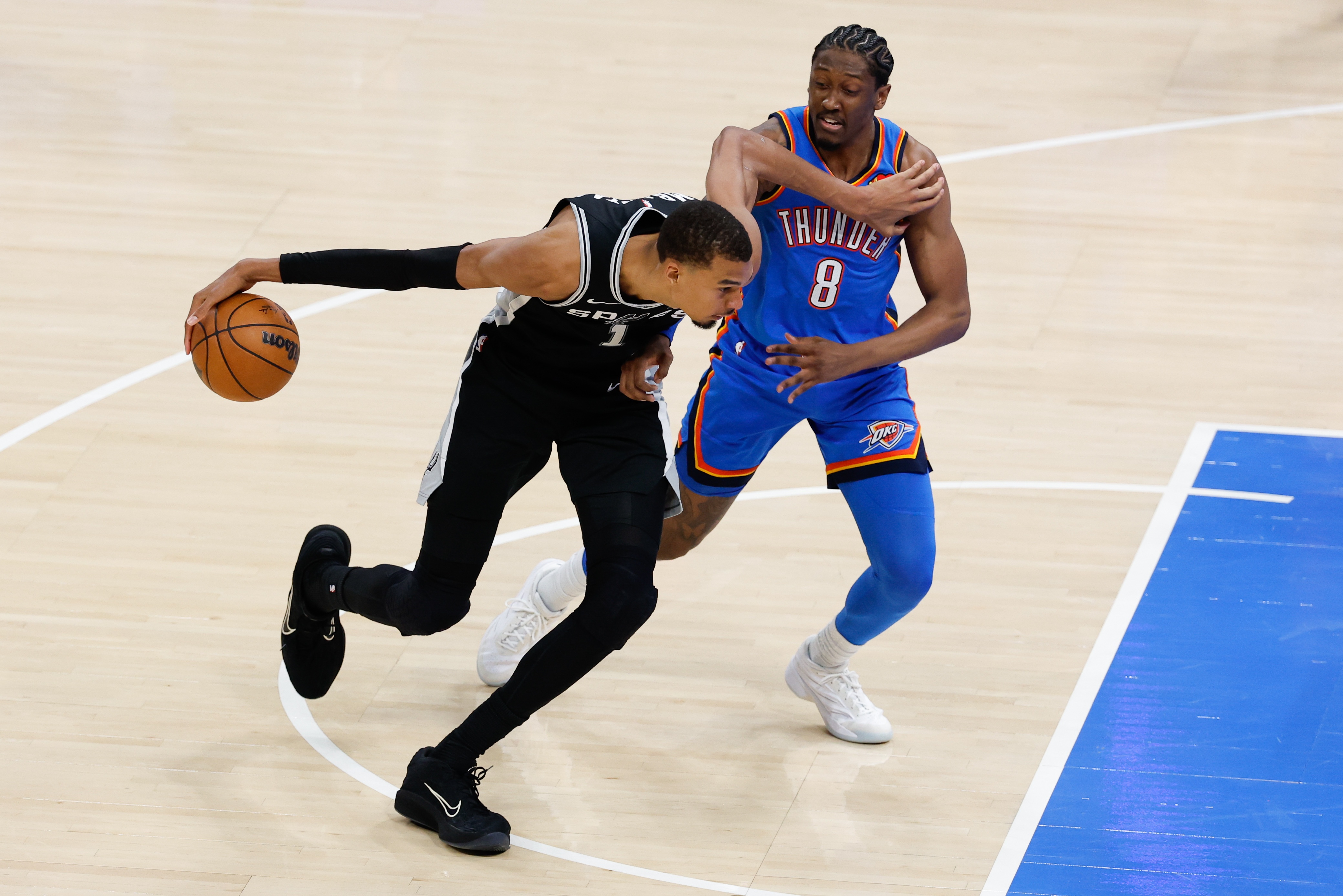 亚冠联赛直播-NBA彩经:雷霆主场小胜马刺扳平比分