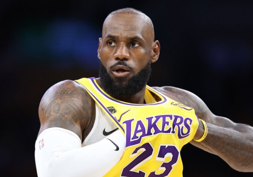 NBA直播-曝詹姆斯下赛季继续征战NBA!不确定留在湖人 争冠实力成第一考量